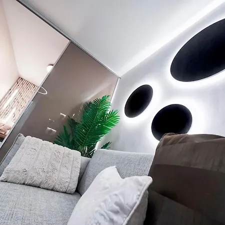 Apartment One Bed At Location In *
