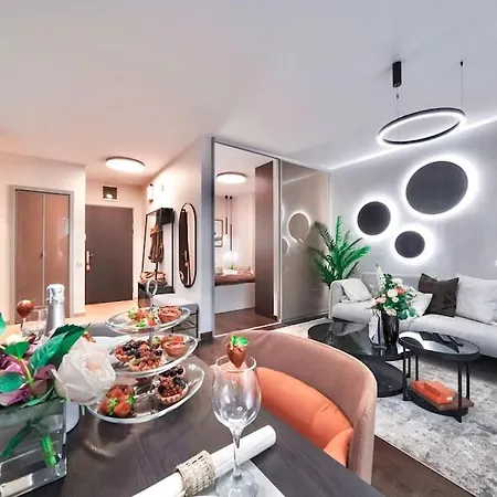 Apartment One Bed At Location In *